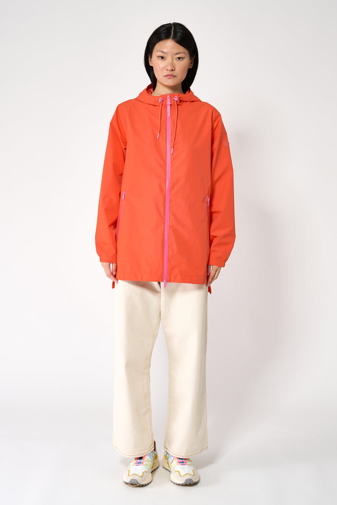  Chaqueta impermeable de Mujer en poliéster reciclado. Tantä. Color naranja