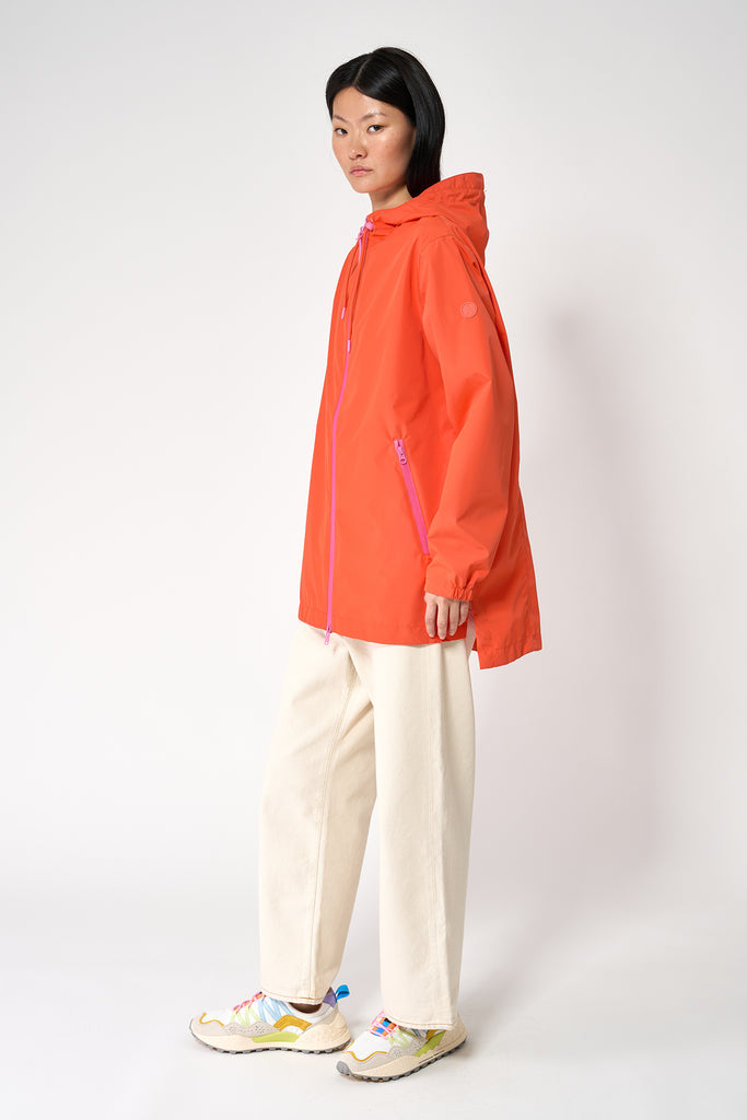  Chaqueta impermeable de Mujer en poliéster reciclado. Tantä. Color naranja