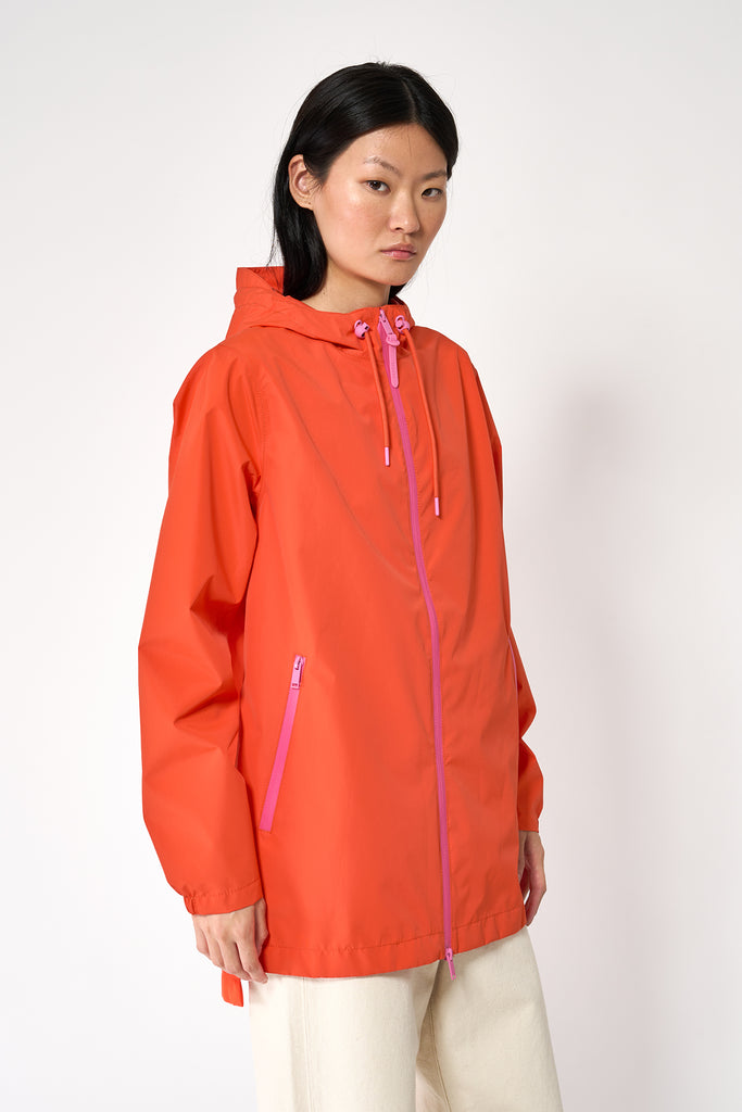  Chaqueta impermeable de Mujer en poliéster reciclado. Tantä. Color naranja