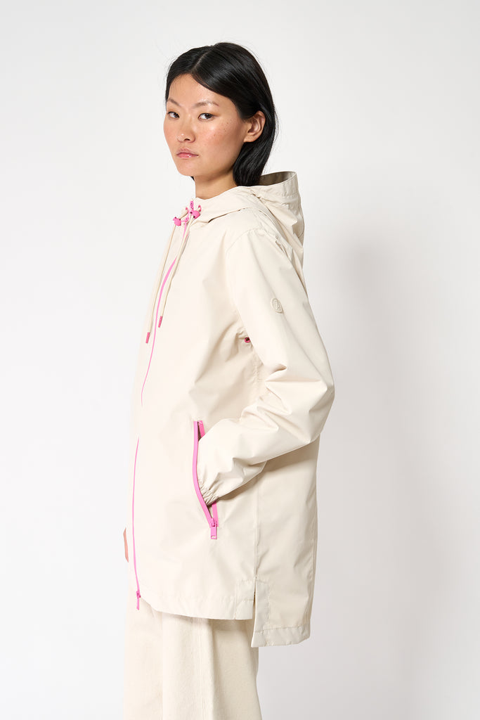  Chaqueta impermeable de Mujer en poliéster reciclado. Tantä. Color blanco