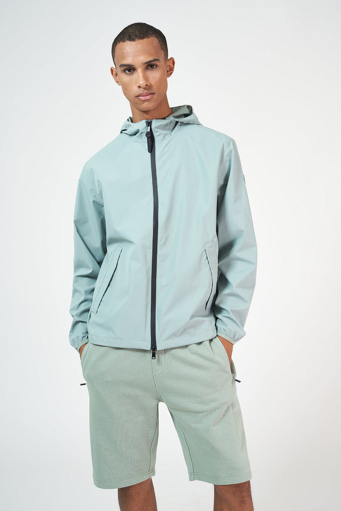 Chaqueta Impermeable de Hombre Liutis. Tejido reciclado. Verde