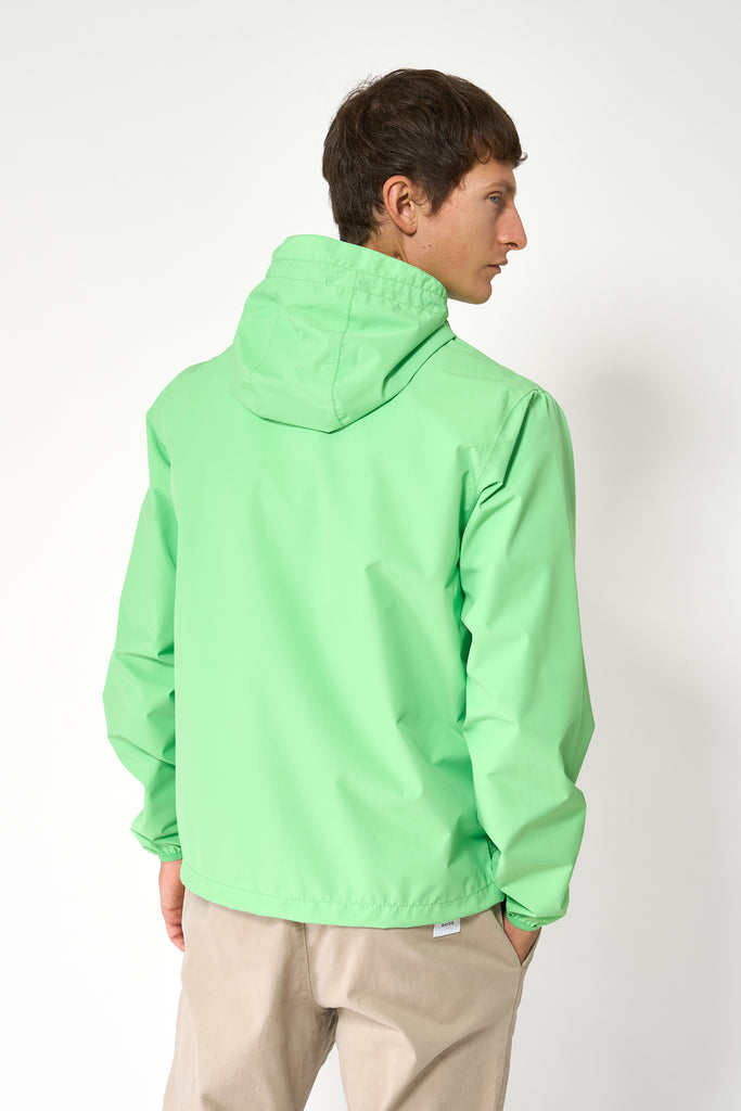  Chaqueta Tantä de HOMBRE Liutis es impermeable. Verde 