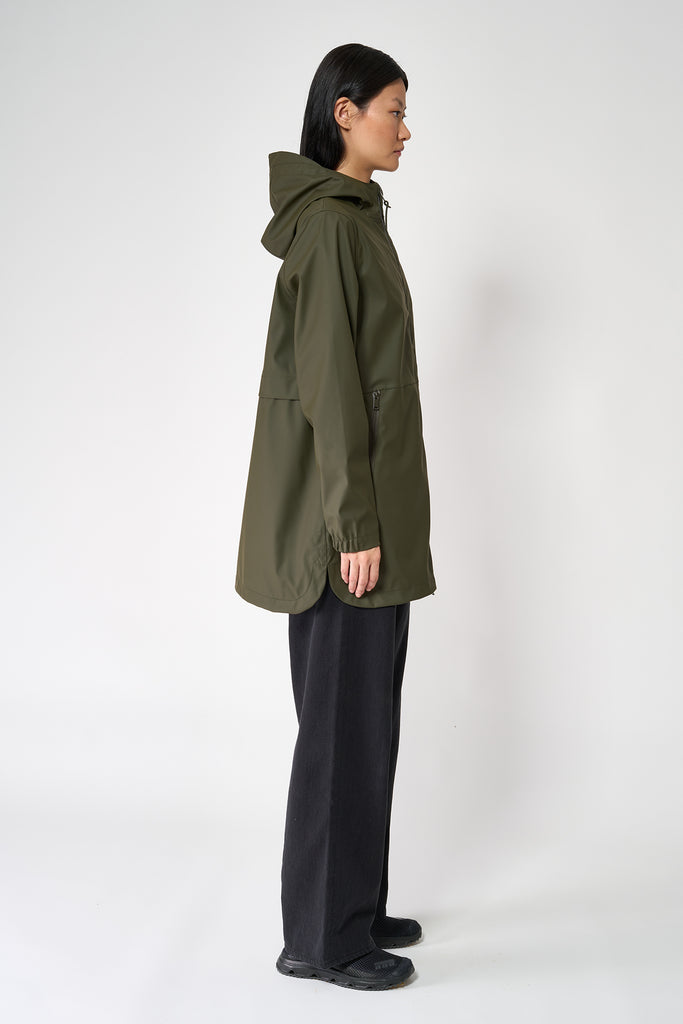 Chaqueta impermeable Brouillard de Mujer Tantä. Verde khaki.