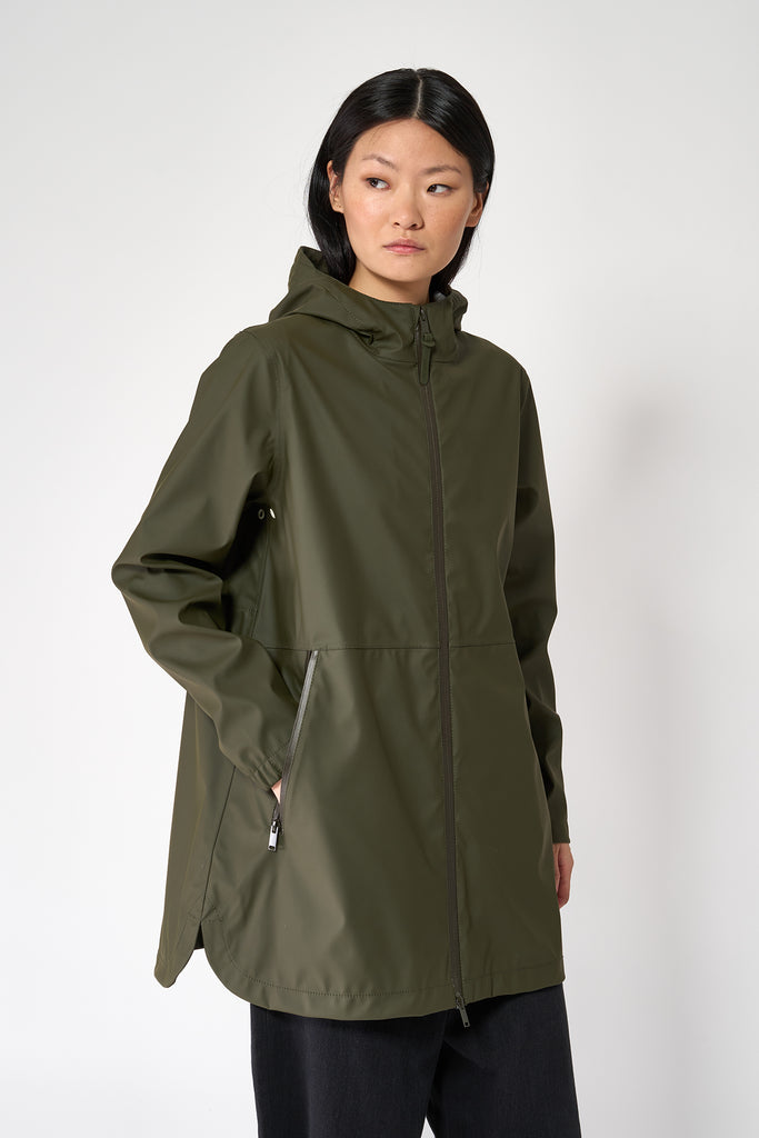 Chaqueta impermeable Brouillard de Mujer Tantä. Verde khaki.