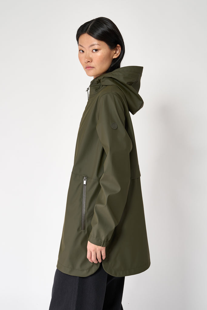 Chaqueta impermeable Brouillard de Mujer Tantä. Verde khaki.