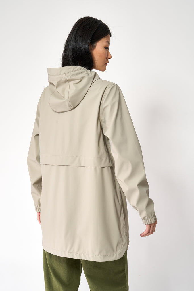 Chaqueta impermeable Brouillard de Mujer Tantä. Color gris