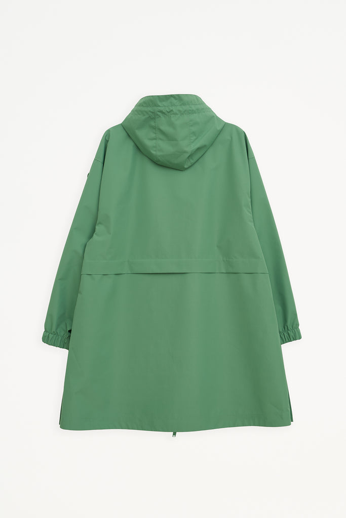 Chaqueta impermeable de mujer Nebbia en poliéster reciclado 100% impermeable. Tantä. Color verde