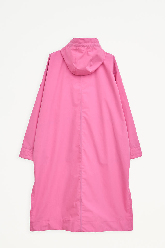 Trench coat o gabardina impermeable de Mujer tipo capa Tantä. Color rosa