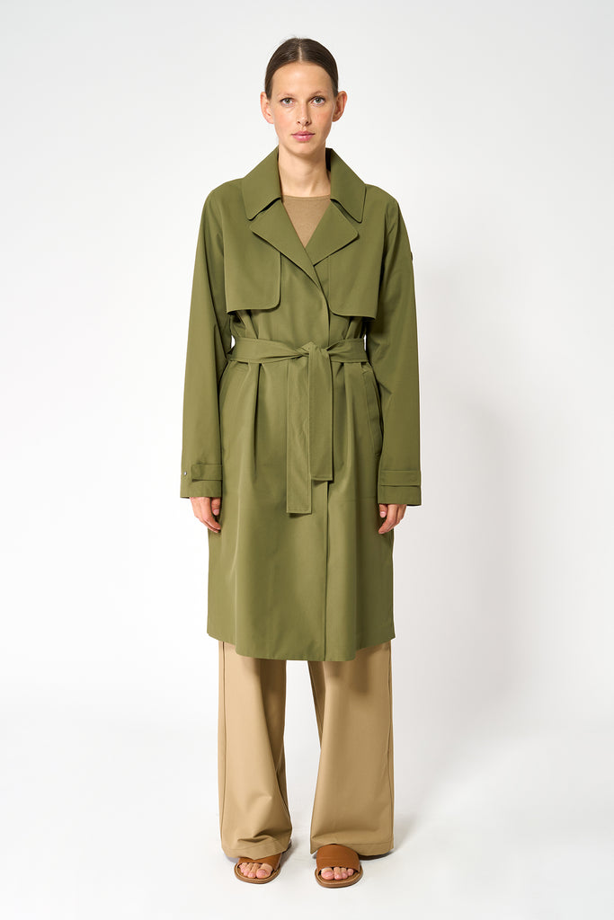 Trench o gabardina impermeable de Mujer sin costuras Tage. Tantä. Color verde.