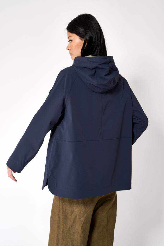 Chaqueta impermeable sport de mujer Noe en softshell. Tantä. Color azul marino