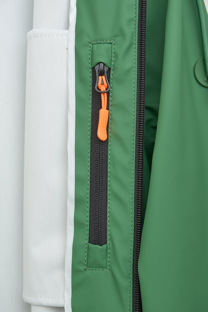 La chaqueta impermeable Ulap de Hombre Tantä. Verde