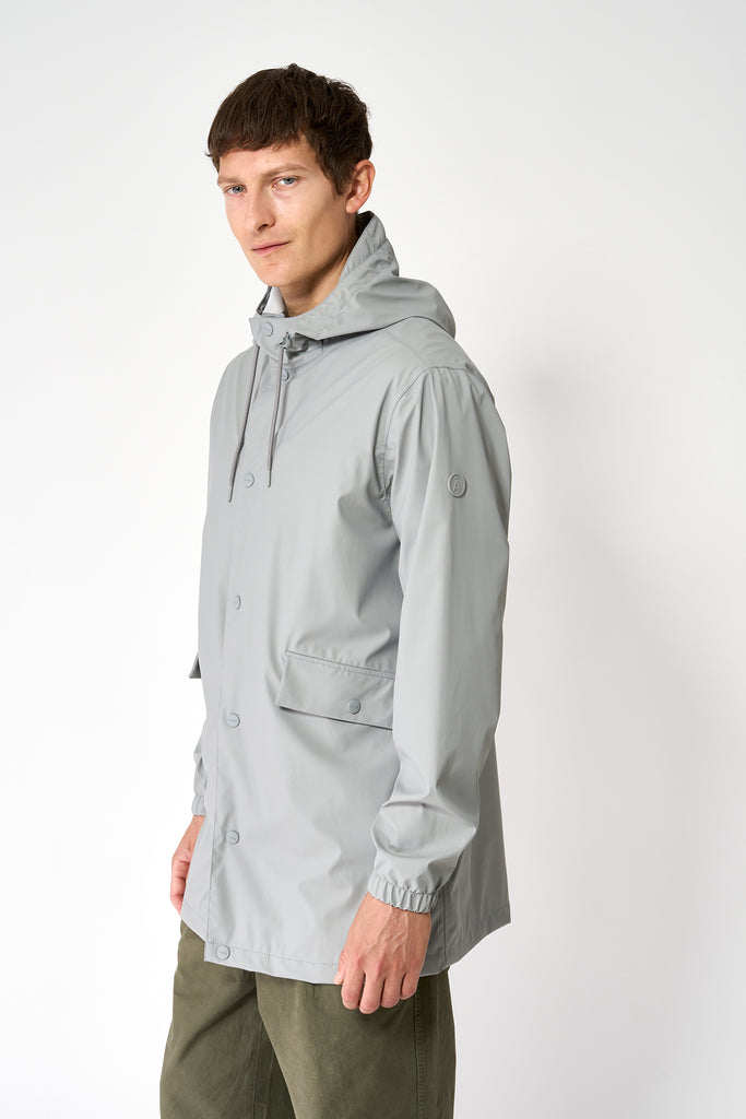 La chaqueta Kabut es un impermeable de corte estándar en PU para Hombre Tantä Gris