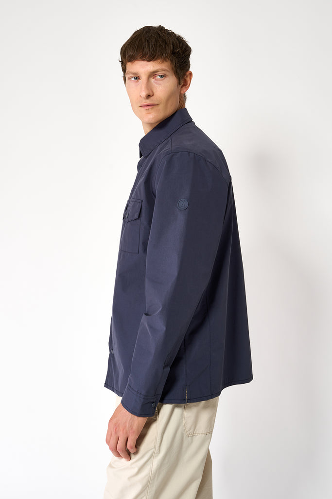 Chaqueta impermeable tipo sobrecamisa de hombre Tantä. Azul