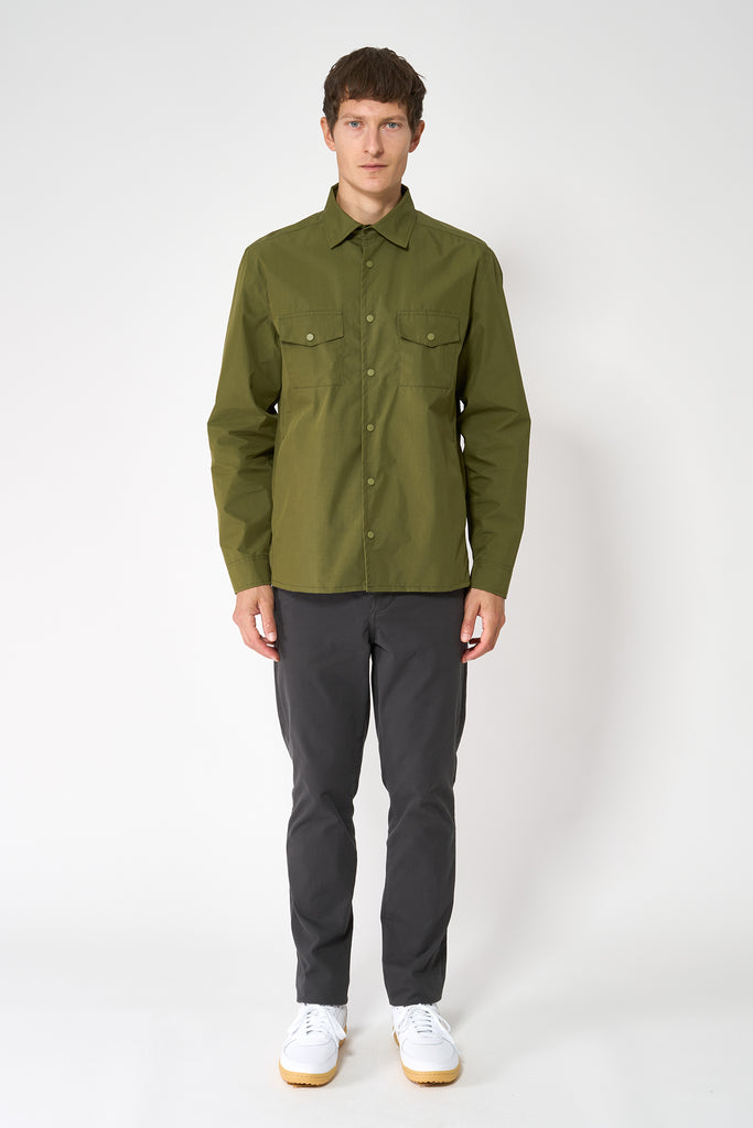 Chaqueta impermeable tipo sobrecamisa de hombre Tantä. Verde