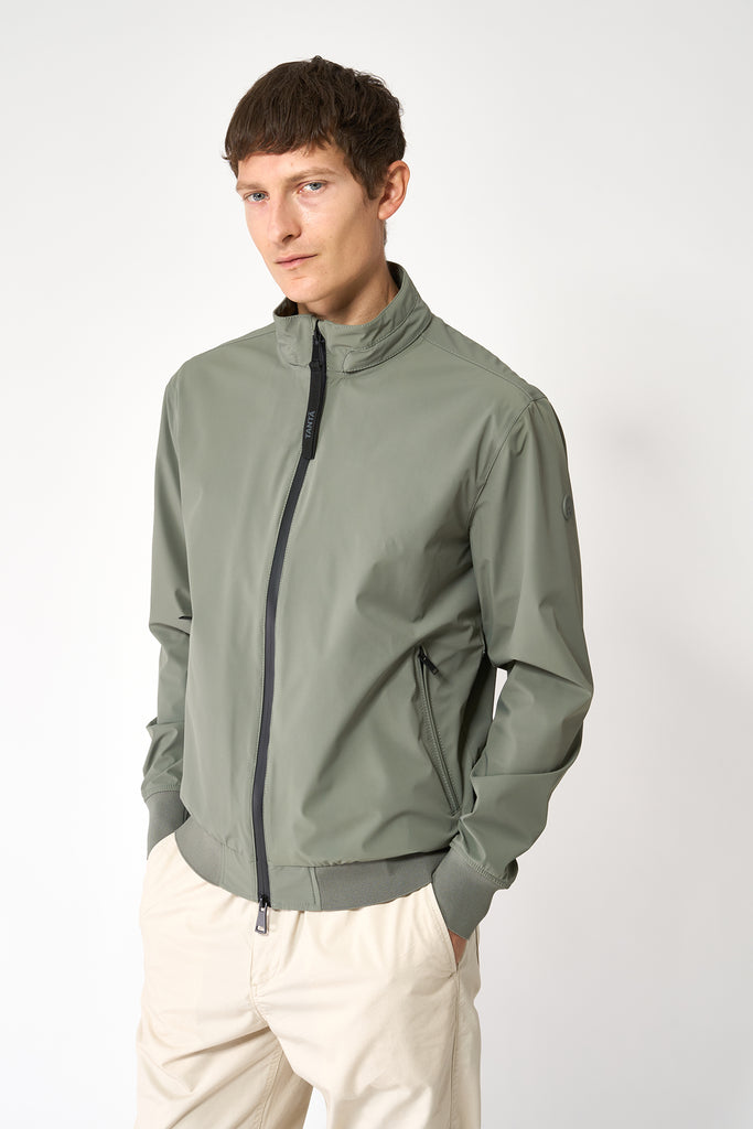 Chaqueta impermeable de hombre Tantä corta de primavera. Verde- Gris