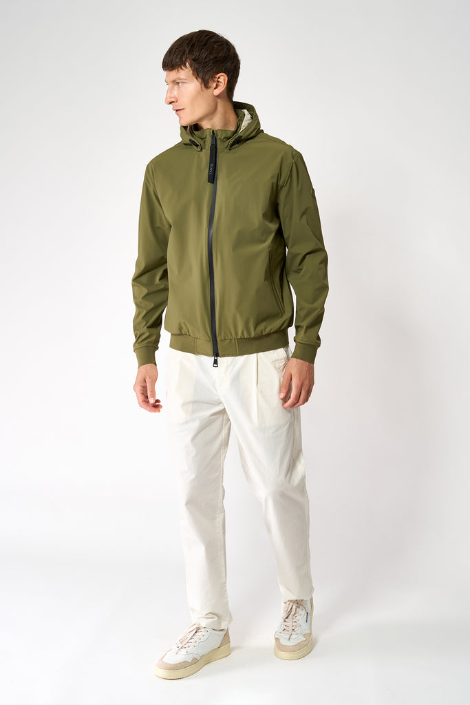 Chaqueta impermeable de hombre Tantä corta de primavera. Verde