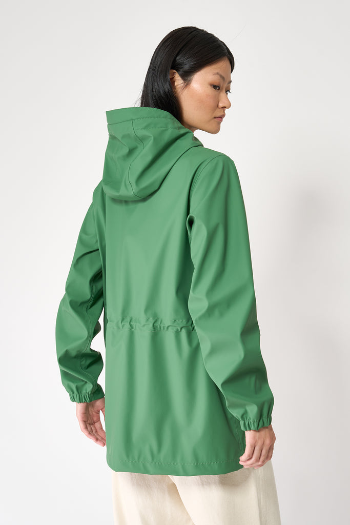  Chaqueta Impermeable Niebla de Mujer Tantä. color verde. 100% Impermeable