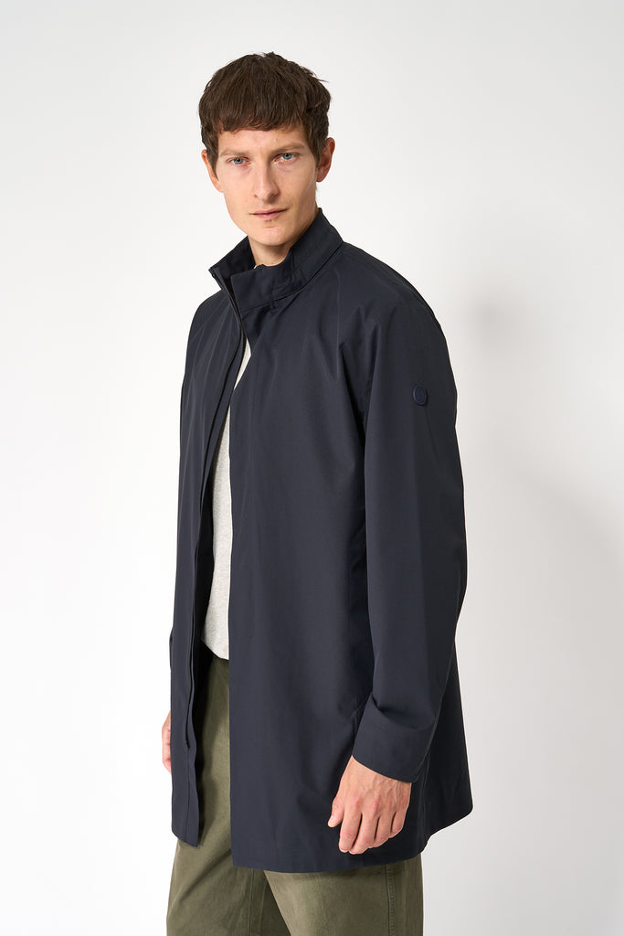 Trench o gabardina sin costuras Tantä de hombre Azul oscuro.