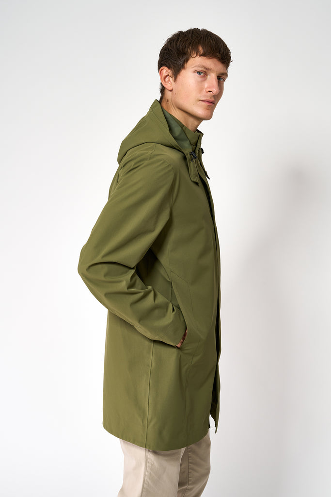 Trench o gabardina sin costuras Tantä de hombre verde.