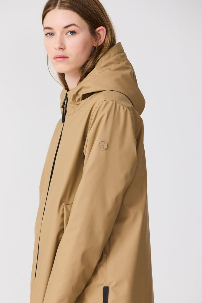 Abrigo Tormenta. Impermeable Mujer amarillento