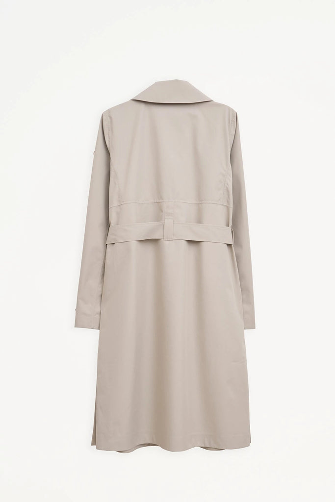 Trench o gabardina impermeable de Mujer sin costuras Tage. Tantä. Color gris.