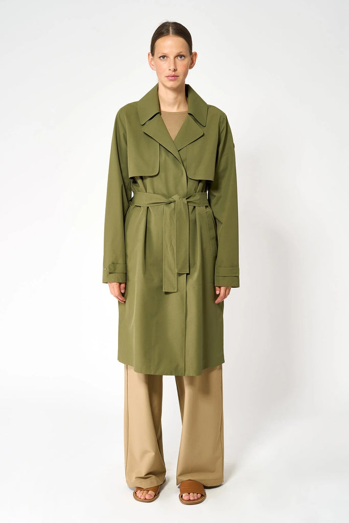 Trench o gabardina impermeable de Mujer sin costuras Tage. Tantä. Color verde.