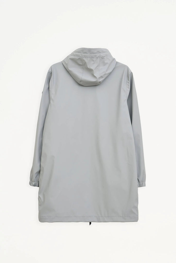 La chaqueta o chubasquero Totiri es un impermeable de corte estándar en PU para Hombre Tantä Gris