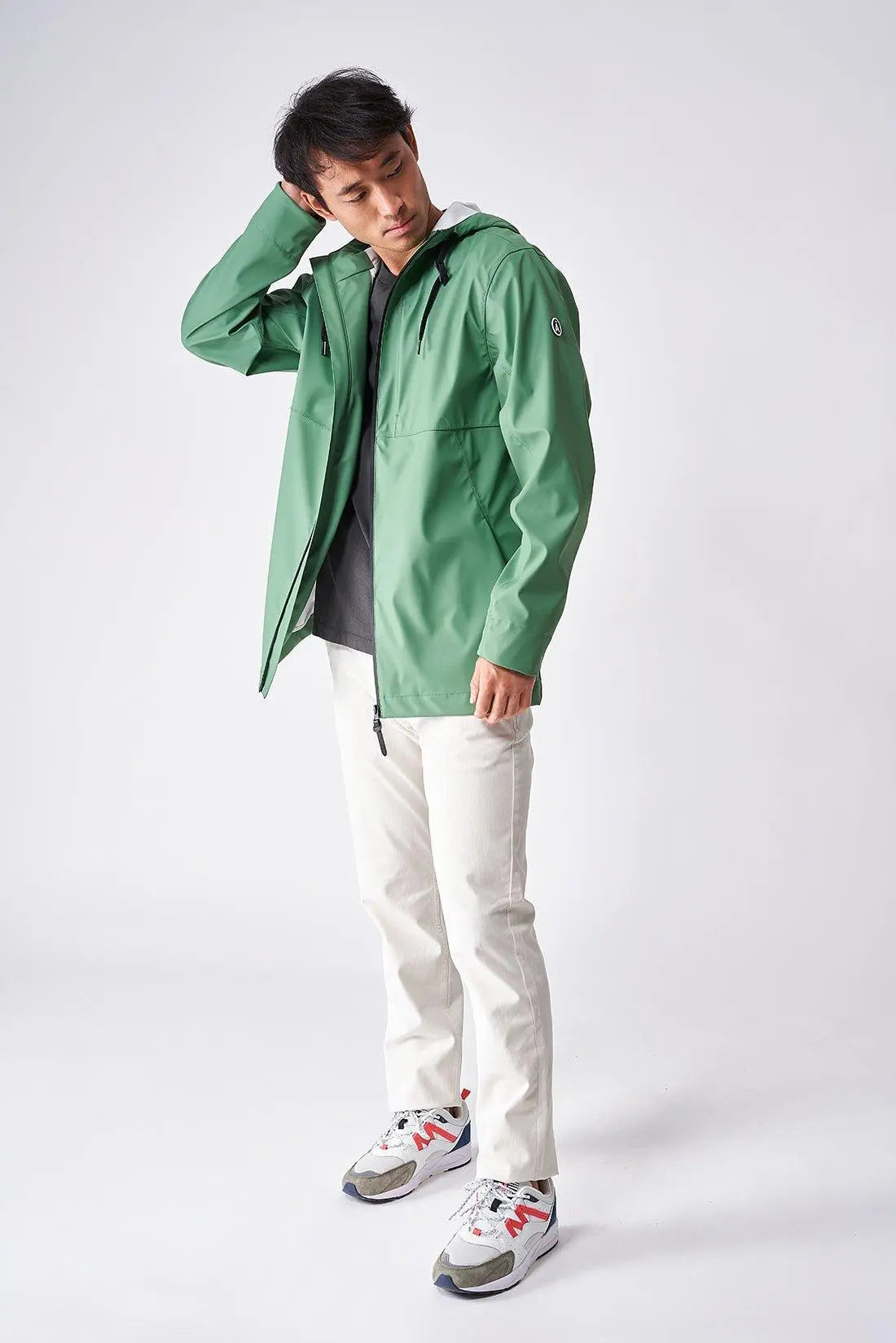 Chaqueta impermeable hombre reciclada. Color Verde Kombu – Tantä Rainwear