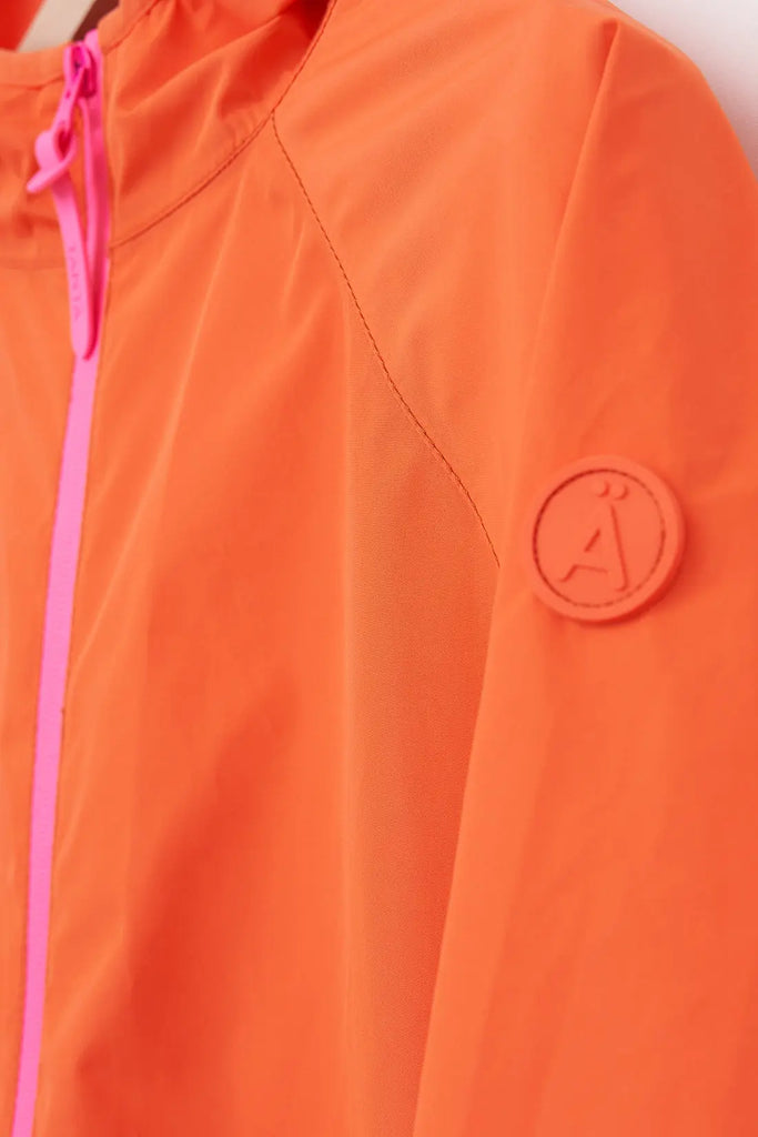 Impermeable o cortavientos ligero reciclado de mujer Tantä Color naranja.  Chiuvula Tigerlily