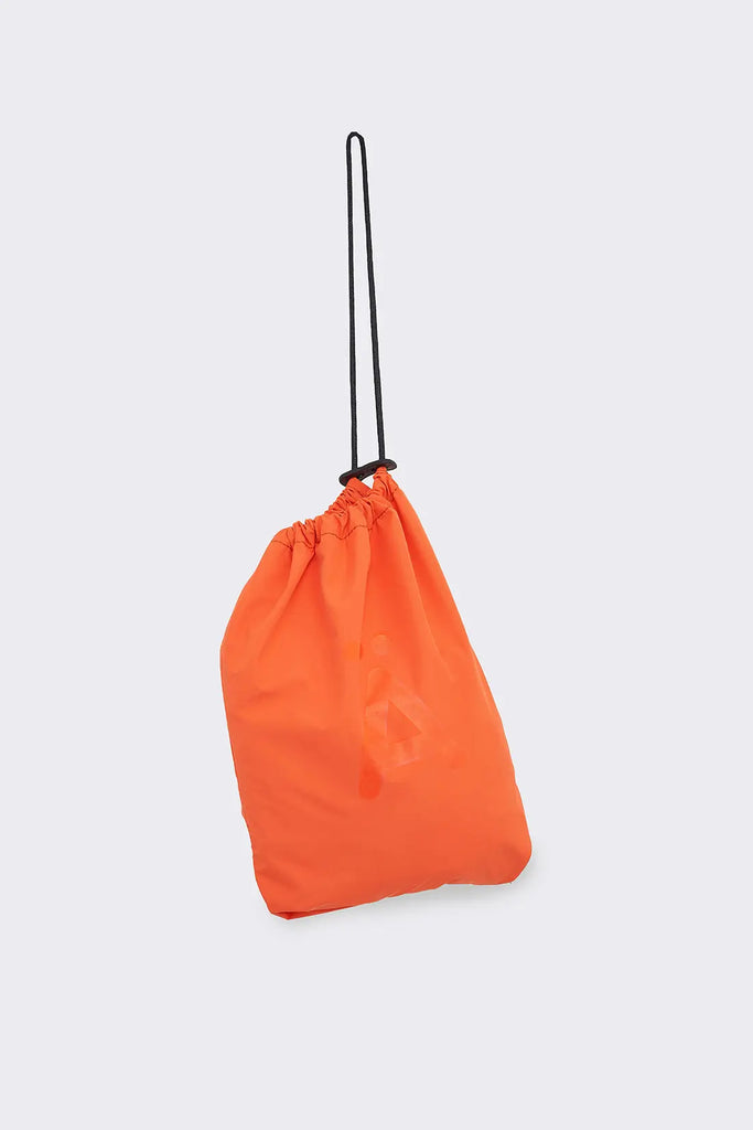 Impermeable o cortavientos ligero reciclado de mujer Tantä Color naranja.  Chiuvula Tigerlily