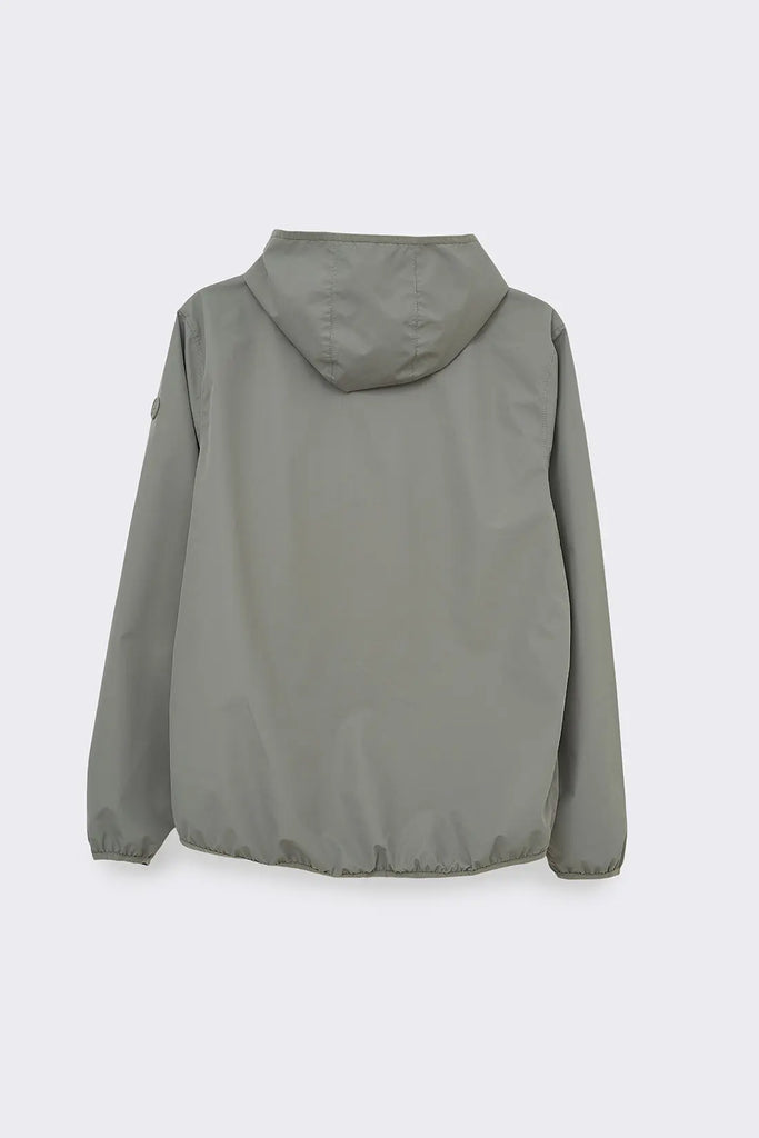 Cazadora reciclada  100% impermeable de hombre Tantä. Color verde gastado. Dugga Castor Grey