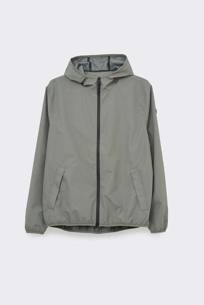 Cazadora reciclada  100% impermeable de hombre Tantä. Color verde gastado. Dugga Castor Grey