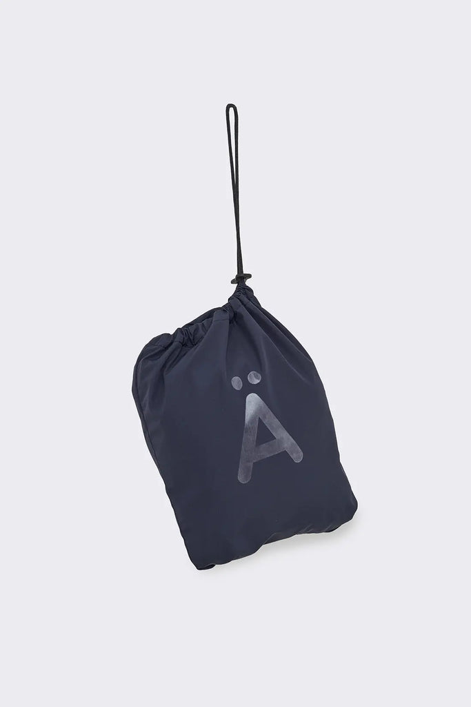 Cazadora reciclada  100% impermeable de hombre Tantä. Color azul marino. Dugga Navy